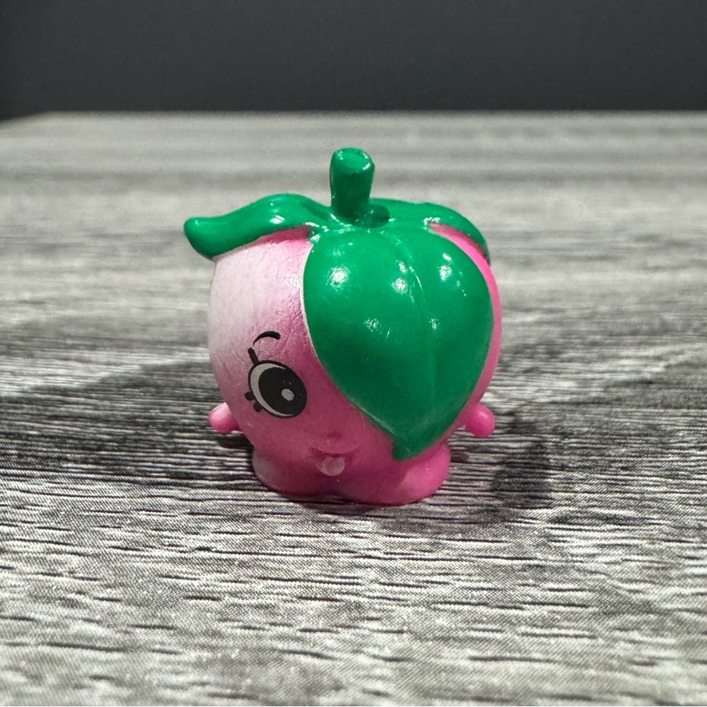 Shopkins | Bakery: Pink Adam Apple (6-038) - Collectible Mini Figure